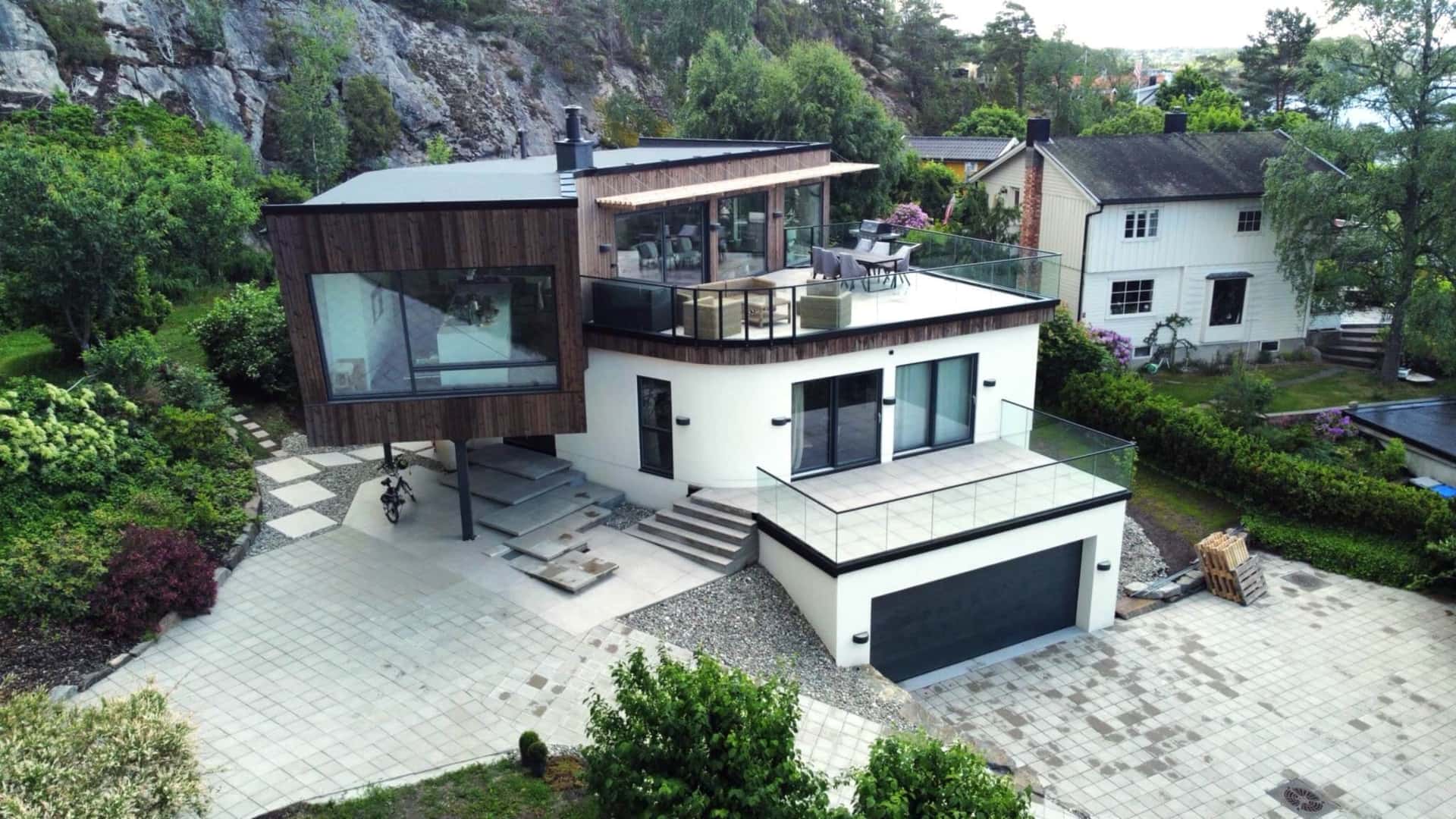 Modern Coastal House with Curved Timber Structures